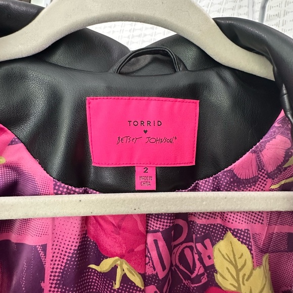 Betsey Johnson by Torrid crop moto jacket. Size 2 (18/20) - Picture 4 of 5